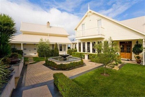 Apollo Bay Guest House 5*